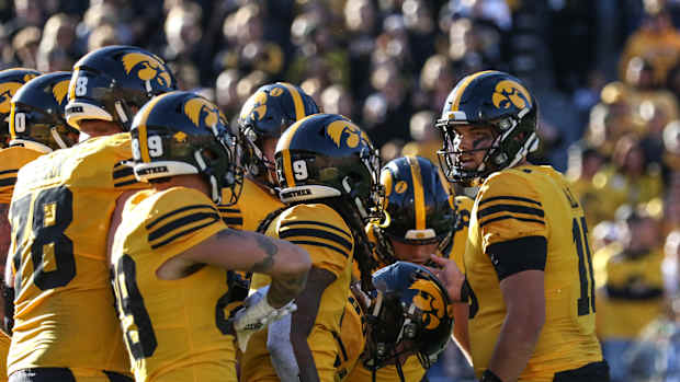 Deacon Hill, Huddle